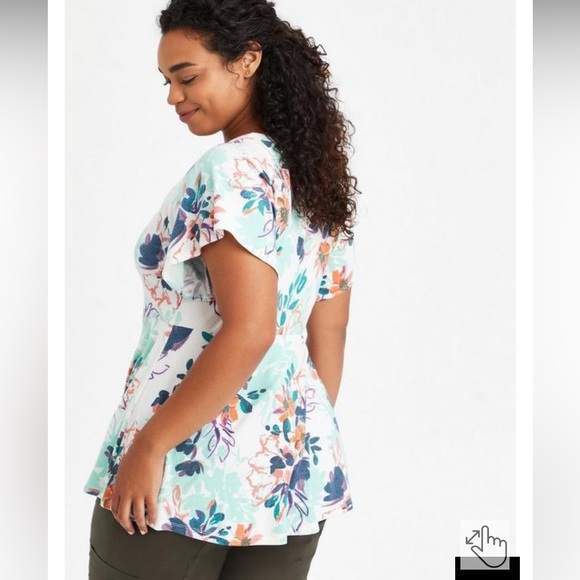 Torrid Ribbed White Floral Knit Button Front Peplum Top Size 3 - Picture 4 of 9